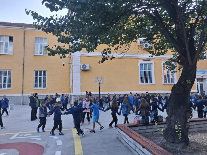 Ден на спорта — хорото в двора